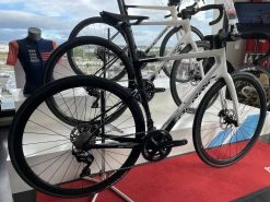 Berria Bikes BERRIA Belador 6.1 Vélo De Route Carbone Black Ebony/White Snow 2023 -VTT complets Magasin de vente berria belador 61 velo de route carbone black ebonywhite snow 2023 2