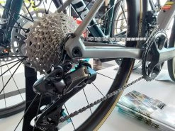 BMC Roadmachine 01 Three Ultegra Di2 Disc 12v Vélo De Course 2022 -VTT complets Magasin de vente bmc roadmachine 01 three ultegra di2 disc 12v velo de course 2022 3