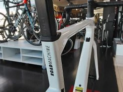 BMC Roadmachine One Ultegra Di2 Disc 12v Vélo De Route 2022 13 BMC Roadmachine One Ultegra Di2 Disc 12v Vélo De Route 2022 -VTT complets Magasin de vente bmc roadmachine one ultegra di2 disc 12v velo de route 2022 2