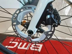 BMC Roadmachine One Ultegra Di2 Disc 12v Vélo De Route 2022 15 BMC Roadmachine One Ultegra Di2 Disc 12v Vélo De Route 2022 -VTT complets Magasin de vente bmc roadmachine one ultegra di2 disc 12v velo de route 2022 4