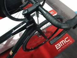 BMC Roadmachine Three Ultegra Di2 Disc 12v Vélo De Route 2022 15 BMC Roadmachine Three Ultegra Di2 Disc 12v Vélo De Route 2022 -VTT complets Magasin de vente bmc roadmachine three ultegra di2 disc 12v velo de route 2022 2