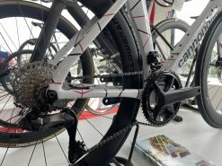 CANNONDALE SystemSix Hi-Mod Carbon Ultegra Di2 Replica Education First 2023 11 CANNONDALE SystemSix Hi-Mod Carbon Ultegra Di2 Replica Education First 2023 -VTT complets Magasin de vente cannondale systemsix hi mod carbon ultegra di2 replica education first 2023 3