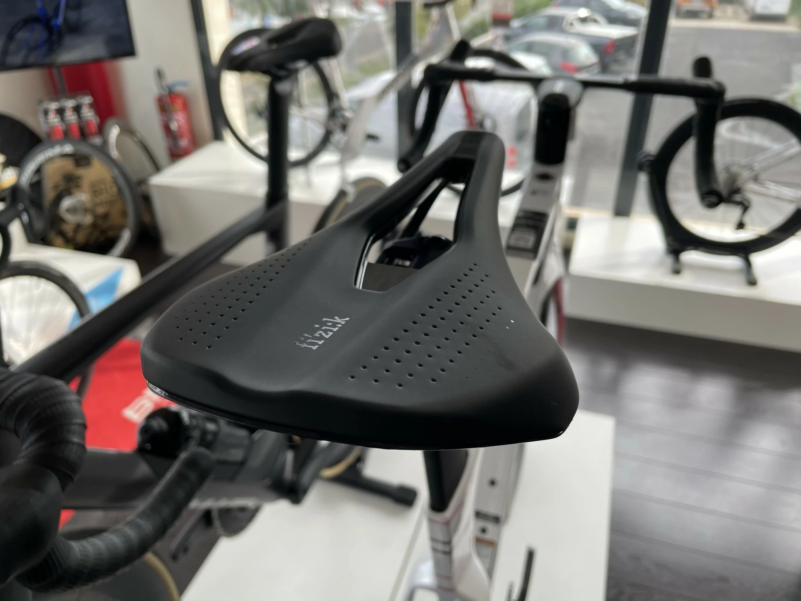 CANNONDALE SystemSix Hi-Mod Carbon Ultegra Di2 Replica Education First 2023 5 CANNONDALE SystemSix Hi-Mod Carbon Ultegra Di2 Replica Education First 2023 – Image 5