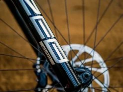 ROCKSHOX Fourche Zeb Ultimate Charger 2.1 RC2 27.5'' Boost 15x110 180mm Déport 44mm -VTT complets Magasin de vente rockshox fourche zeb ultimate charger 21 rc2 275 boost 15x110 180mm deport 44mm 2